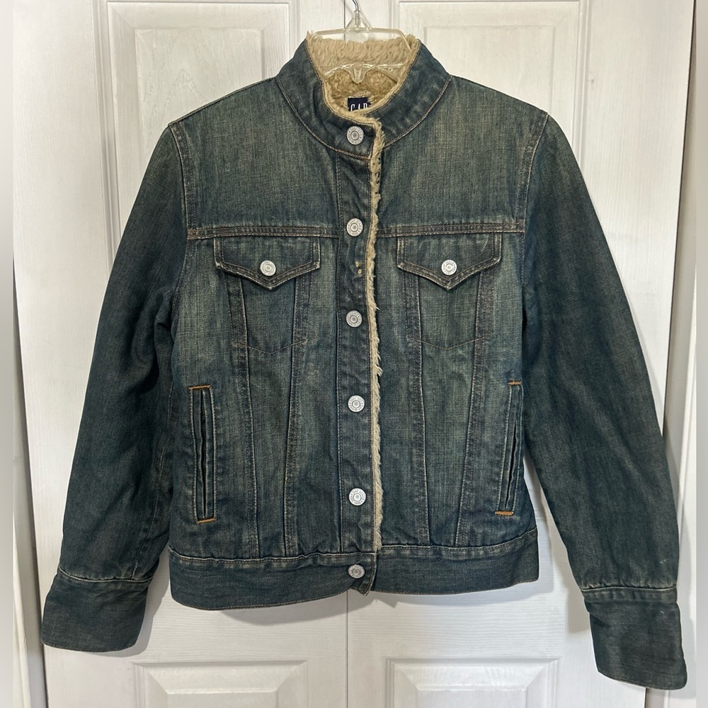 Gap jean jacket with faux fur lining size S